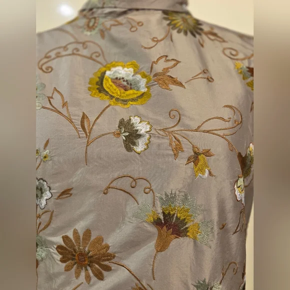 HOUSE OF AAMA Elegant Floral Beige Silk Dress With Floral Embroidery Size 6 - Picture 4 of 11